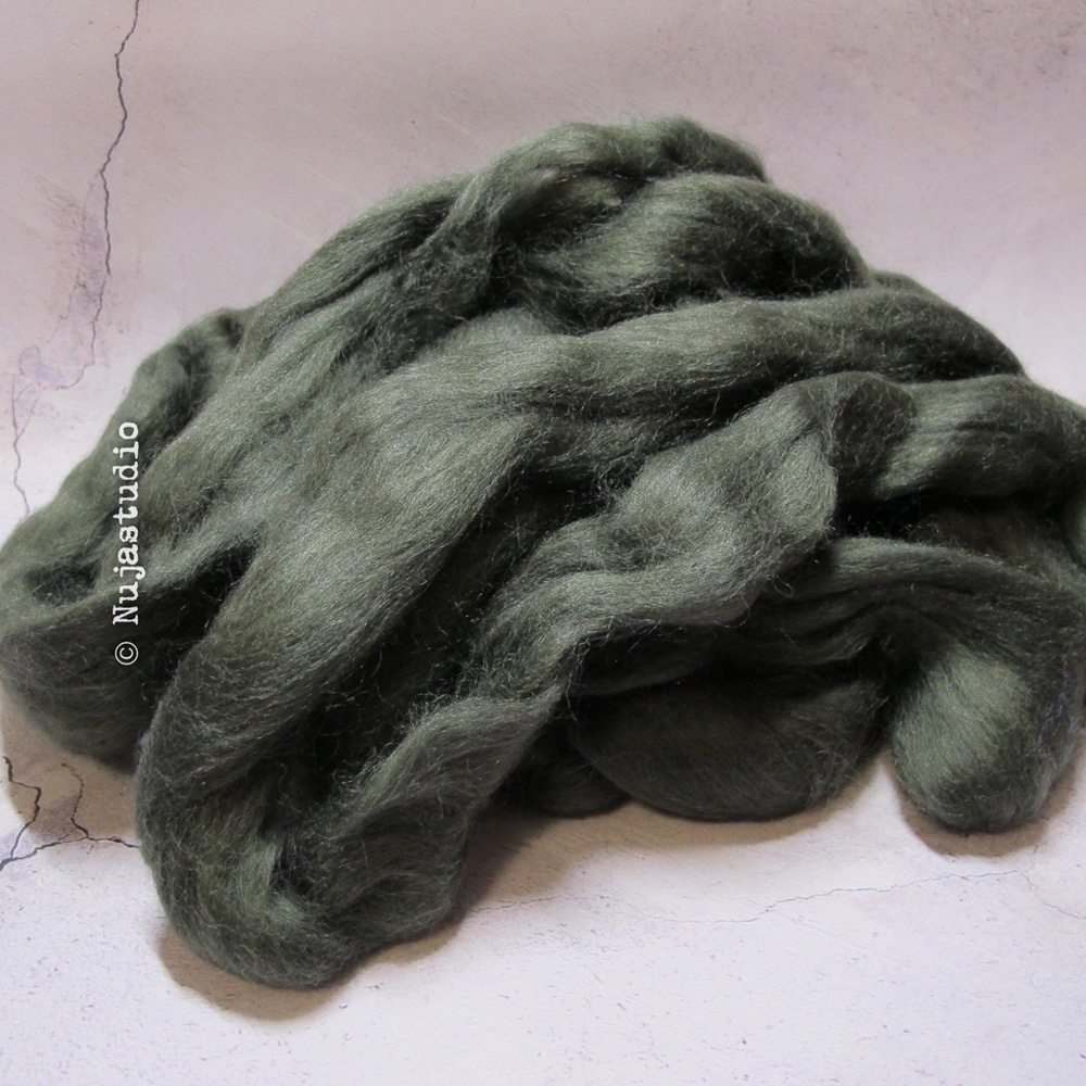 Blue Faced Leicester BFL Wool Top Roving Spinning Fir Green 4 oz